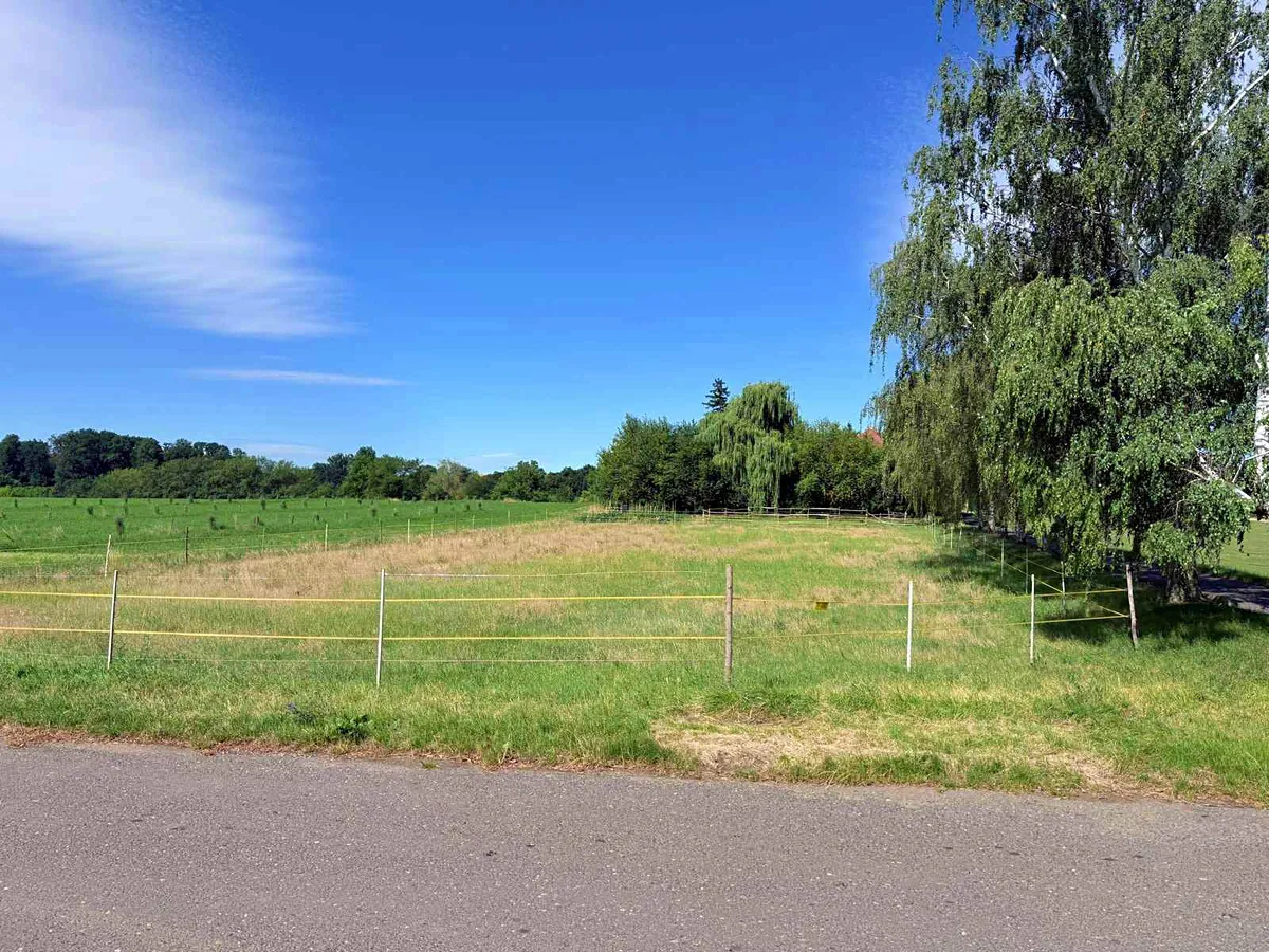 Prodej stavebního pozemku 1052 m²